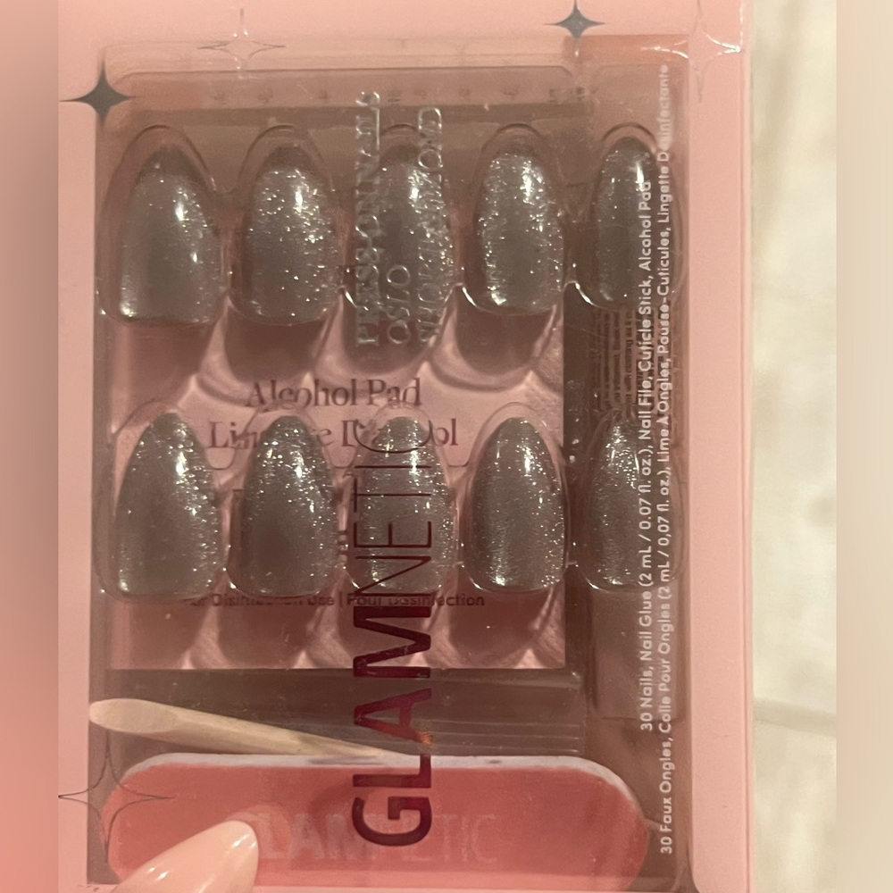 Glamnetic Press-On Nails - Oslo Short Almond
